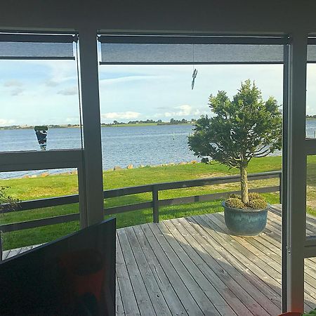 Eksklusiv Sommerhus Beliggende I Vandkanten Munkebo Extérieur photo